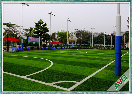 Çin 5M Rulo Genişliği Futbol Sentetik Çim Pürüzsüz / Nazik Futbol Suni Çim Tedarikçi