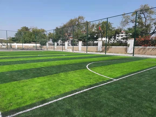 Yüksek Dereceli Yeni Tasarım Futbol Çim Suni Çim Suni Çim 40mm Tedarikçi