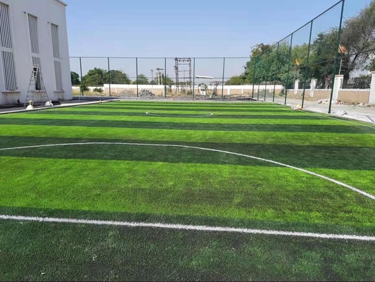 Oudoor için Popüler Suni Futbol Çim Futbol Çim Halı 50mm Tedarikçi