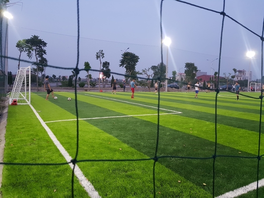 Çin 55mm Suni Çim Futbol Oyunları Futbol Suni Çim Tedarikçi